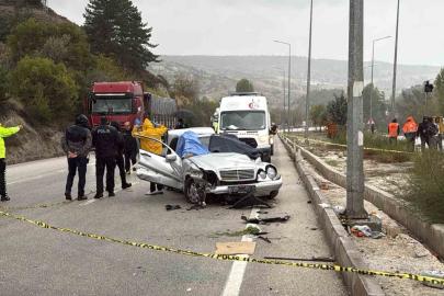 Burdur’da bariyerlere çarpan otomobil takla attı: 1 ölü, 4 yaralı
