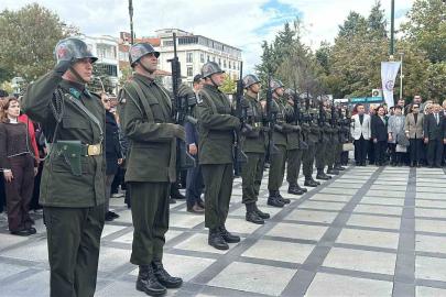 Burdur’da Cumhuriyet’in kuruluşunun 103. yılı çelenk sunma töreni ile başladı