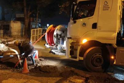 Burhaniye’de kanalizasyon şebekesinde çökme meydana geldi