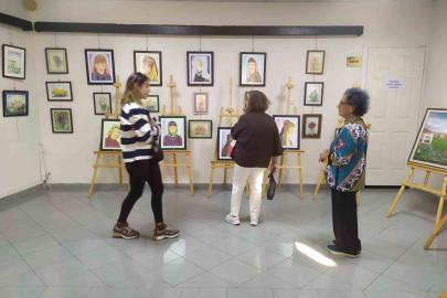 Burhaniyeli 85’lik ressam Edremit’ te sergi açtı
