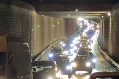 Bursa’da bariyerlere çarpan araçta 2 kişi yaralandı