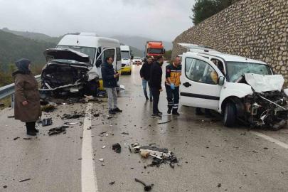 Bursa’da feci kaza: 1 ölü, 10 yaralı