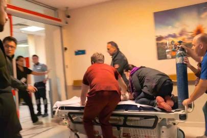 Bursa’da nefes kesen anlar...Sedye üzerinde hayata döndürme çabası