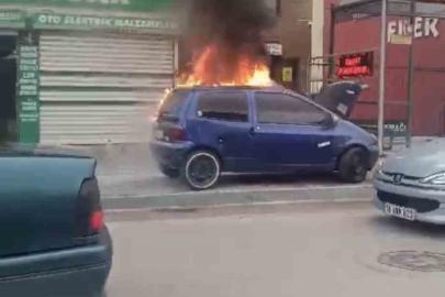 Bursa’da park halindeki otomobil alevlere teslim oldu