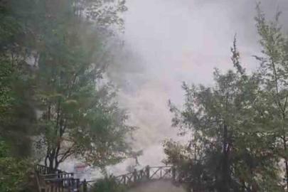 Bursa’da sağanak yağışın etkisiyle Suuçtu Şelalesi coştu