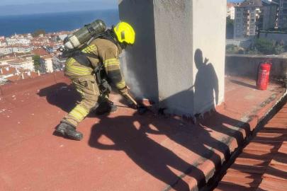 Bursa’da sitenin çatısında yangın paniği