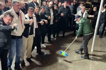 Bursa’da yağmur altında Arnavut damat coşkusu