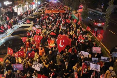 Büyükçekmece’de Cumhuriyet coşkusu fener alayıyla yaşandı