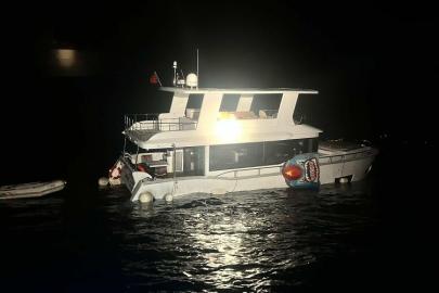 Çanakkale’de batma tehlikesi geçiren teknedeki 2 kişi kurtarıldı