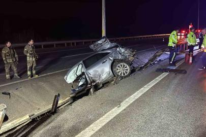 Çanakkale’de otomobil paramparça oldu: 2 kişi hayatını kaybetti