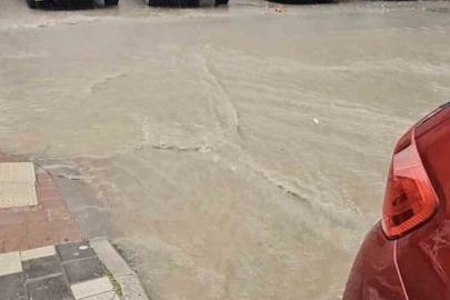 Çanakkale’de sağanak hayatı olumsuz etkiledi