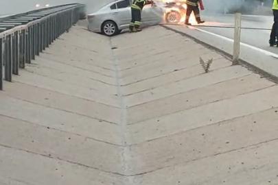Çanakkale’de seyir halindeki otomobilden alevler yükseldi