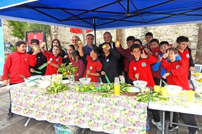 Çeşme Kalesi’nde çocuklar tarihle buluştu, limonata yaptı
