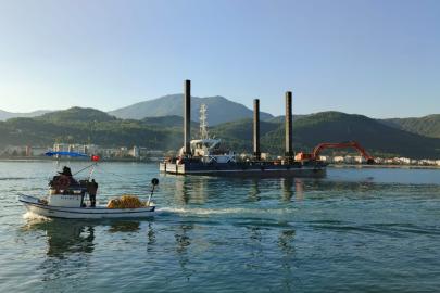 Cide Limanı’nda temizlik çalışması