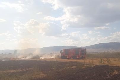 Çivril’de tarım arazisinde yangın çıktı