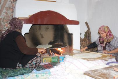 Çivril’de yufkalar açılıyor, imece geleneği yaşıyor