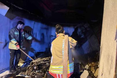Cizre’de kaporta dükkanında yangın: 4 araç küle döndü