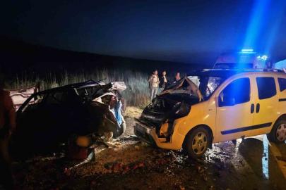 Çorum’da hafif ticari araç ile otomobil çarpıştı: 5 yaralı