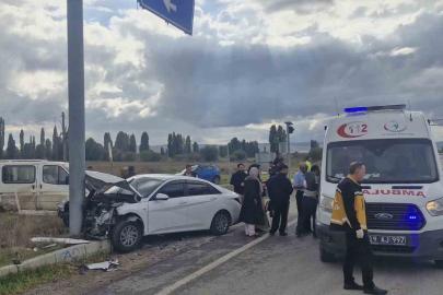 Çorum’da minibüs otomobille çarpıştı: 6 yaralı