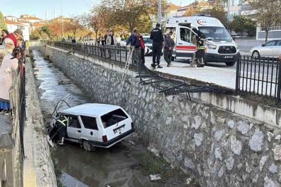 Çorum’da otomobil dereye uçtu: 1 yaralı