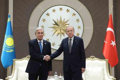 Cumhurbaşkanı Erdoğan, Kazakistan Cumhurbaşkanı Tokayev’i törenle karşıladı