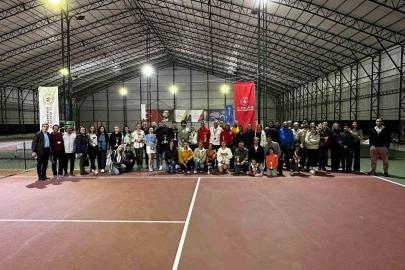 Cumhuriyet Bayramı coşkusu Aydın’da tenis kortlarına taşındı
