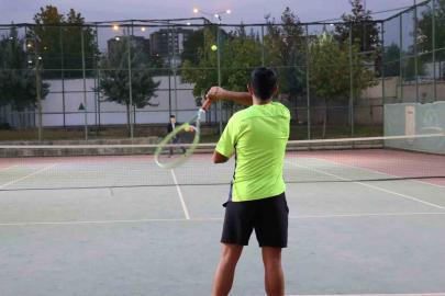 Cumhuriyet Bayramı Tenis Turnuvası başladı