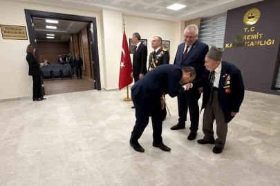 Cumhuriyet Bayramında, Kore Gazisi’ne gösterilen saygı tebrikat törenine damga vurdu