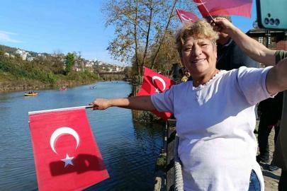 Cumhuriyet coşkusu kanolarla Bartın Irmağı’na taşındı