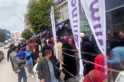 Darıca’da indirim izdihamı trafiği aksattı