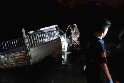 Defne’de Asi Nehri’ne düşen araçtaki 2 kişi yaralandı