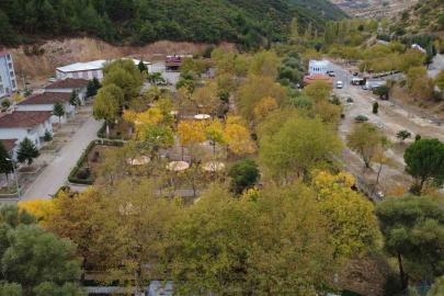 Demirci’de sonbaharın renk cümbüşü havadan görüntülendi