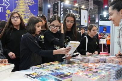 Denizli TÜYAP Kitap Fuarı’nda yazar yağmuru sürüyor