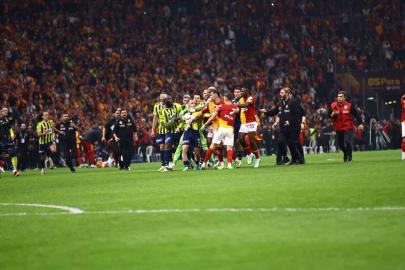 Derbi sonrası saha karıştı