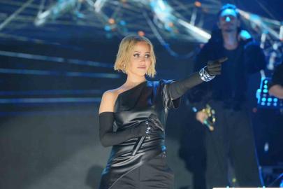 Derya Uluğ, İzmir Kültür Yolu Festivali’nde sahne aldı