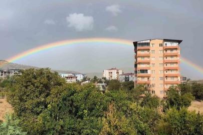 Dicle’de gökkuşağının renkli tonları görsel şölen oluşturdu
