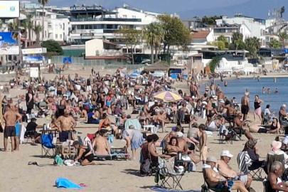 Didim’de ekim ayının son günlerinde deniz keyfi sürüyor