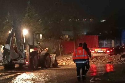Dilovası’nda sağanak mesaisi