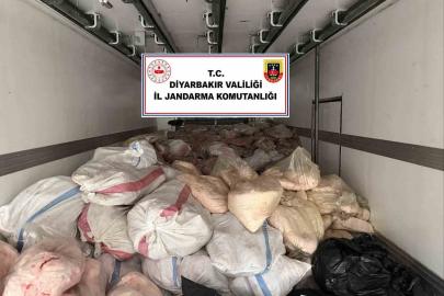 Diyarbakır’da insan sağlığına elverişsiz 8 ton hayvansal iç yağ ve sakatat ele geçirildi