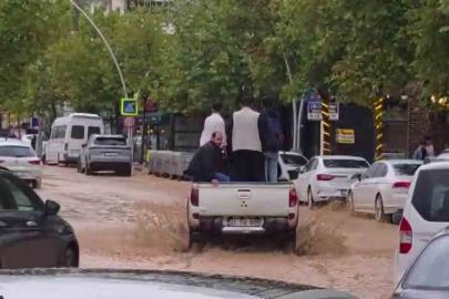 Diyarbakır’ı sağanak vurdu
