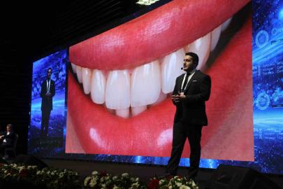 Dr. Dt. Kürşat Yılmaz: "Doğru dental fotoğrafçılık diş tedavilerinde güven, sağlık turizminde itibar açısından önem taşıyor"