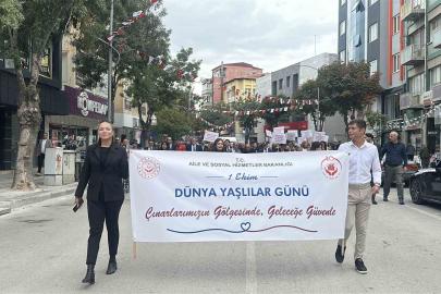 Dünya Yaşlılar Günü’nde her nesil el ele yürüdü