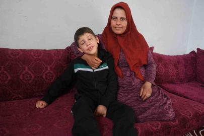 Dünyayı bulanık gören Ömer’in ameliyat sonrası, "Gözüm açılınca en çok annemi görmek istiyorum" sözleri hayat sevincini ortaya koydu