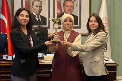 Düzce Valiliği Kadın Masa Tenisi Takımı il birincisi oldu