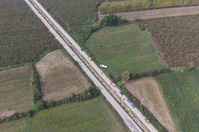 Düzce’de akaryakıt yüklü tanker devrildi