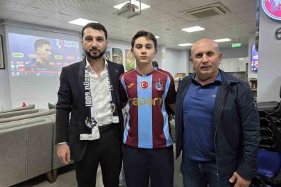 Düzce’de Beşiktaşlılar ve Trabzonsporlular, maçı birlikte izledi