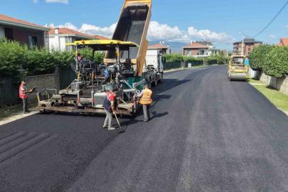 Düzce’de hafta sonu asfalt mesaisi
