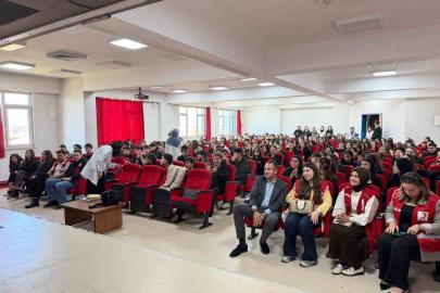 Düzce’de lise öğrencilerine Kızılay ve ilk yardım eğitimi verildi