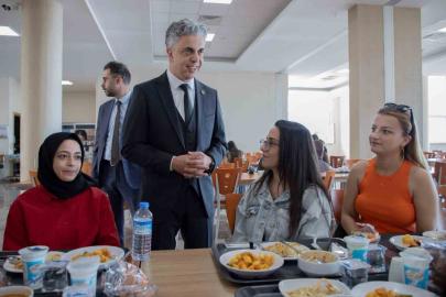EBYÜ Rektörü Kuyrukluyıldız öğrencilerle bir araya geldi