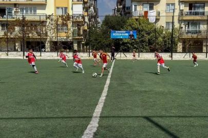 Efeler’de minik sporcular kıyasıya mücadele etti